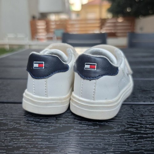 Tommy Hilfiger kids white sneakers used, size 21, velcro