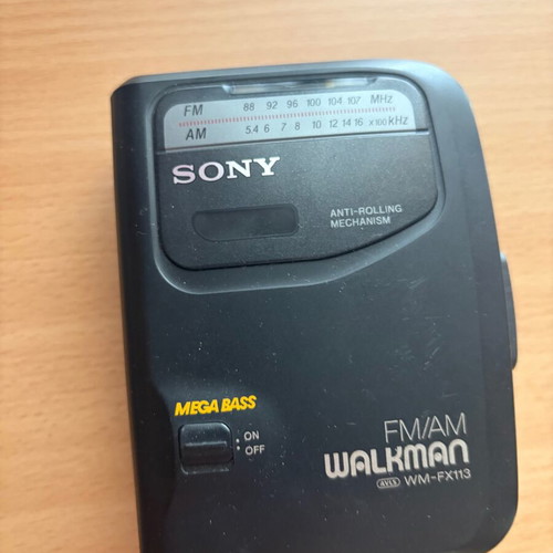 Sony Walkman WM-FX113 vintage 90s cassette player and AM/FM radio