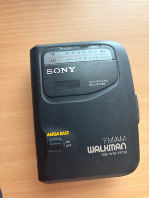 Sony Walkman WM-FX113 vintage 90s cassette player and AM/FM radio