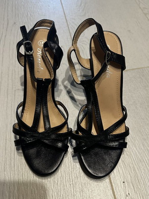 Women's sandals used, size 37, black