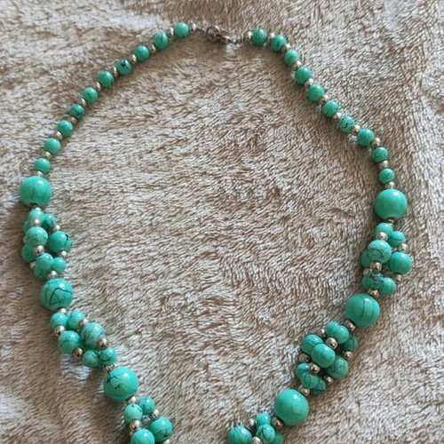 Necklace like new with beads and turquoise stone