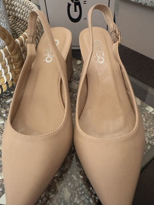 GoGo Shoes beige pointed slingback pumps size 38 like new, 7 cm heel