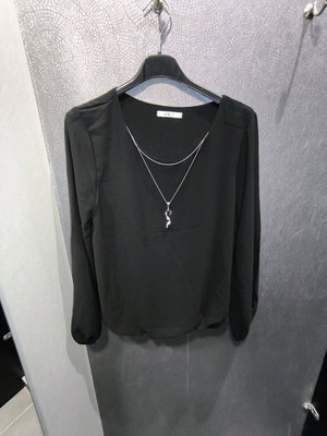 Hailys blouse black with jewelry, new, size small