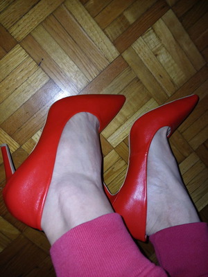 Red pumps new, size 38