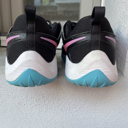 Nike women's volleyball athletic shoes used, size 41, with knee pads gift