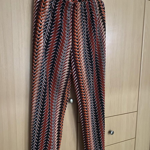 Patterned pants new, size L, multicolor
