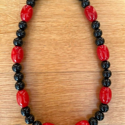 Beaded necklace like new, red and black beads