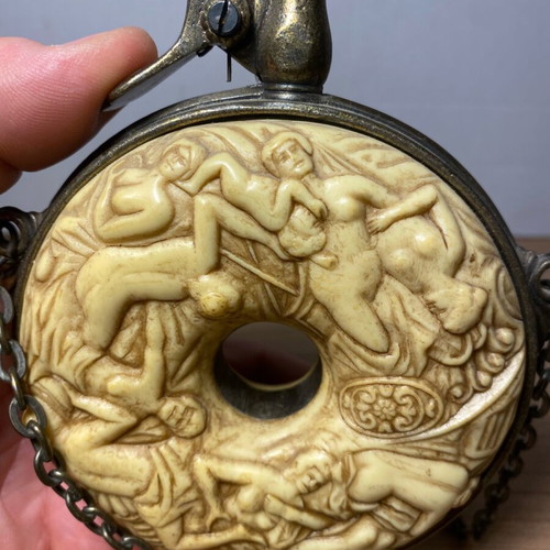 Authentic Spanish Palaska with Human Carvings from 1760, like new, 11 cm