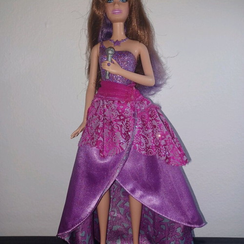Barbie The Princesse and the Pop Star used from the movie without shoes