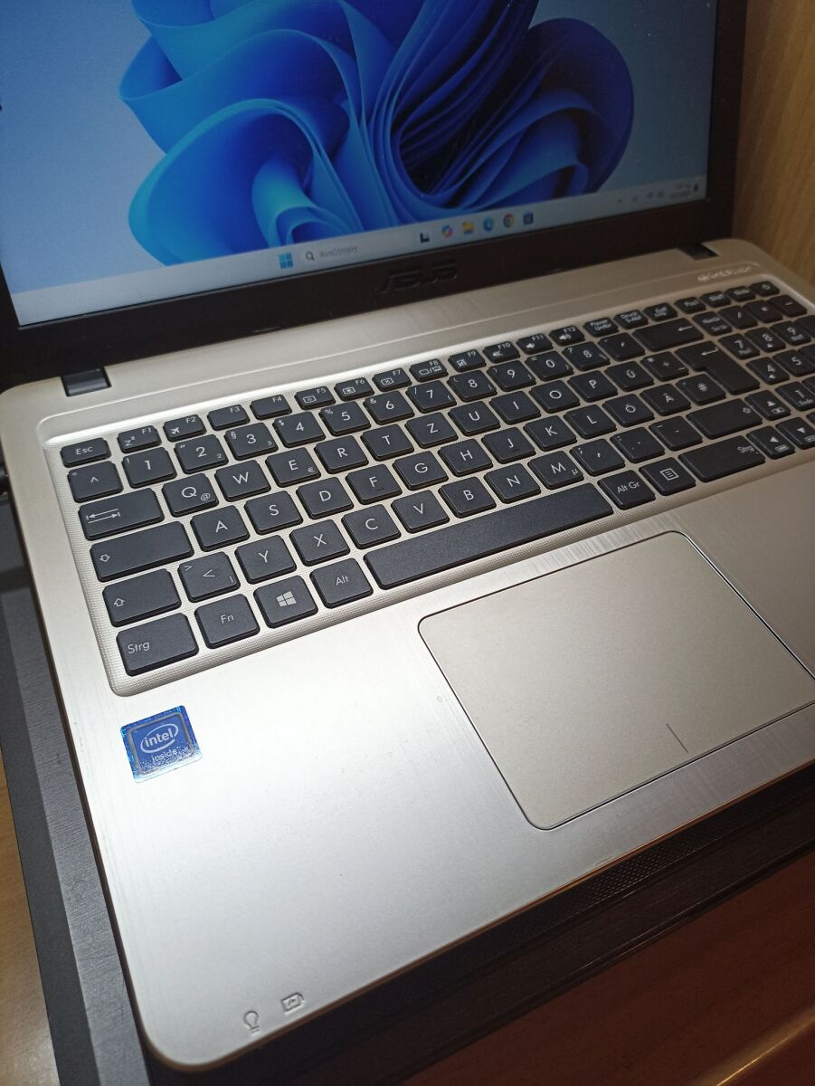 Asus F540S like new with Windows 11 and… - € 90,00 - Vendora.cy