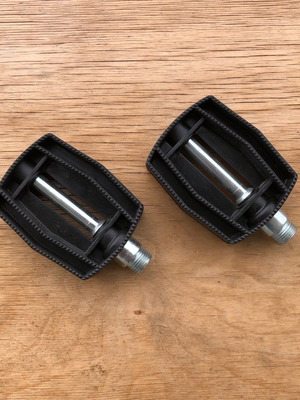Vintage black children's pedals 9/16" new