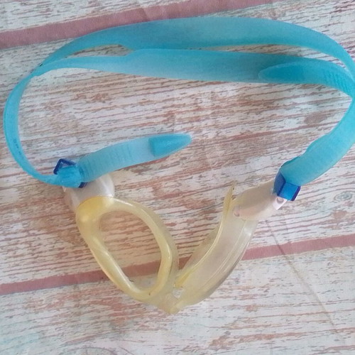 Swimming goggles used in good condition