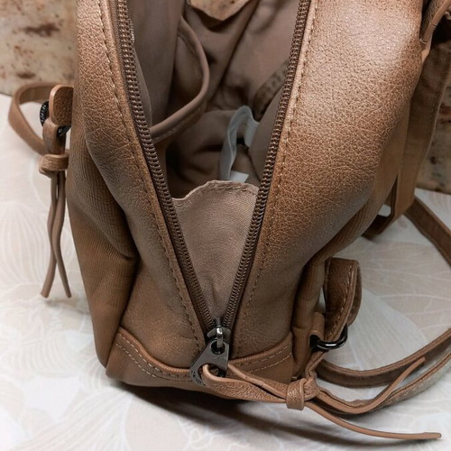 Women’s faux leather backpack like new, brown