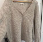 Pull & Bear lilac woolen sweater, size M