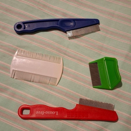 Anti-lice combs like new