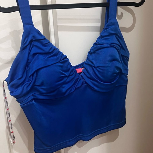 Lynne short top like new, blue and purple