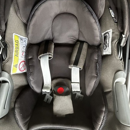 Inglesina Aptica XT stroller set like new with frame, reversible seat and car seat