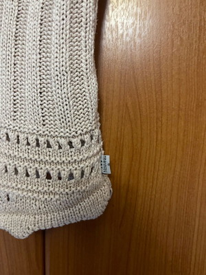 Knitted top used, size small, beige
