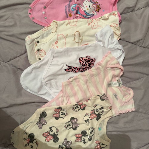 Short-sleeve bodysuits like new