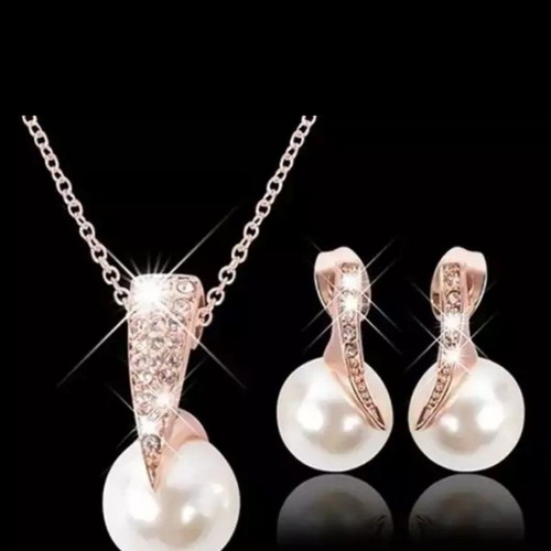 Pearl and Crystal Jewelry Set in Rose Gold New