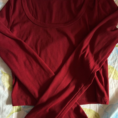 T-shirt like new, XS size, dark red