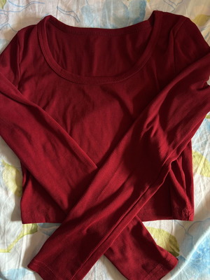 T-shirt like new, XS size, dark red