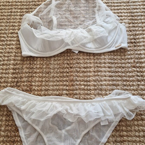 Blubella lingerie set new, white, includes black panty gift