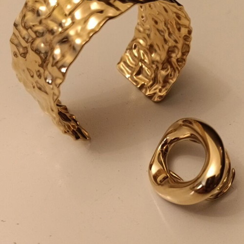 Bracelet and ring set new, gold-colored stainless steel