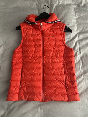 Tommy Hilfiger sleeveless jacket, red, size S