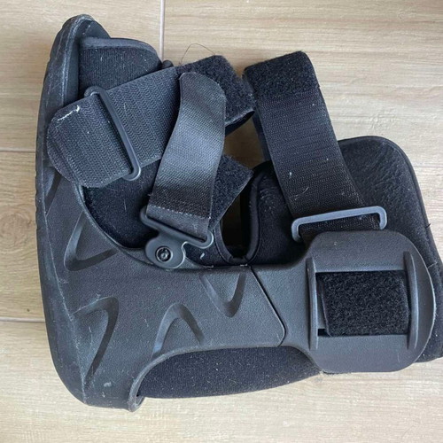 Orthopedic boot used, size small