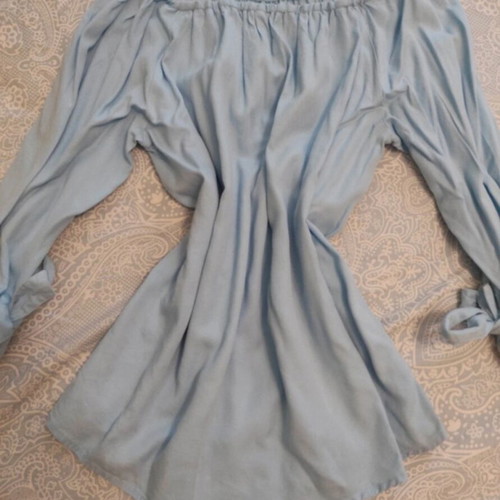Blue blouse with open shoulders like new