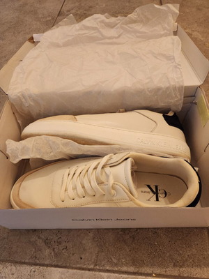 Παπούτσια Calvin Klein sneakers νούμερο 45 σαν καινούργια, μαύρα και άσπρα