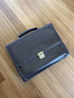 Hunter leather bag used, dark brown color