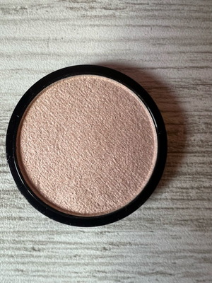 Highlighter new pink shade with golden particles