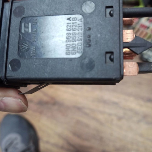 Button heater switch for VW Polo 6N2 used, 6H0959621A 6N0959621B