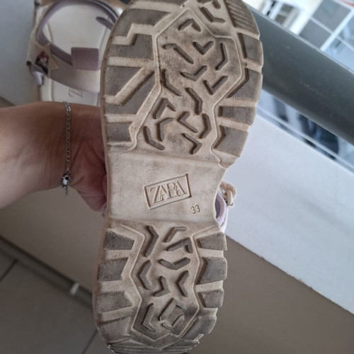 Zara K Pop Demon Hunters girls sandals like new, size 33, white and grey