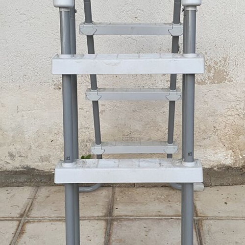 Intex pool ladder like new for wall height 1.07m