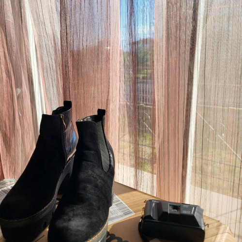 Beauty's Girl's black ankle boots like new, size 40
