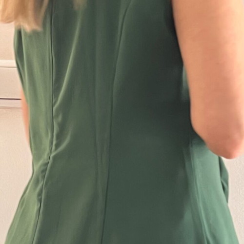 Sleeveless blouse like new, cypress color, size M