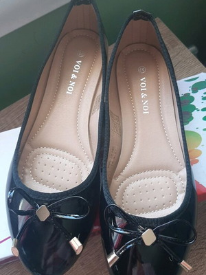 Women’s ballerina shoes patent leather new, black size 39