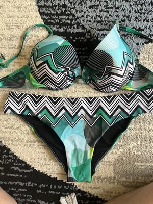 Women's swimsuit used once, multicolor