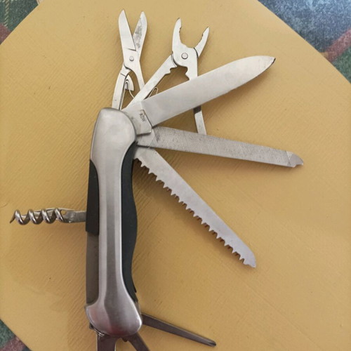 Heavy metal pocket multi-tool like new