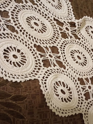 Handmade table runner like new