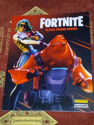 Fortnite Black Frame Series Panini άλμπουμ για αυτοκόλλητα σαν καινούργιο με 31 αυτοκόλλητα