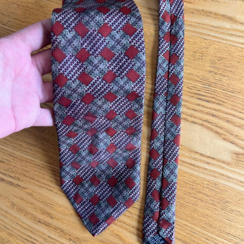 Verugia vintage silk tie with geometric patterns