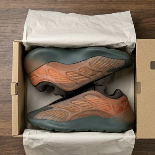 Adidas Yeezy 700 V3 "Copper Fade" like new, size 45