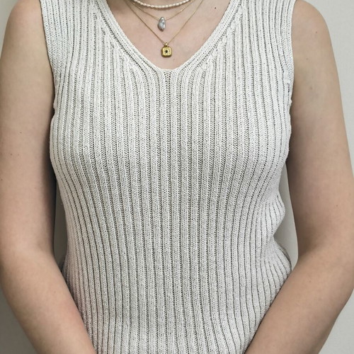 Knitted sleeveless top rib knit in ecru like new