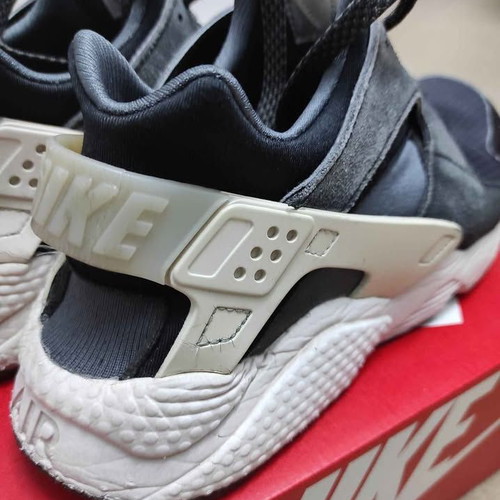 Nike Huarache athletic shoes used, size 42, black and white