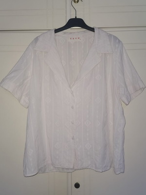 Karavan shirt with embroidery like new, white, size L