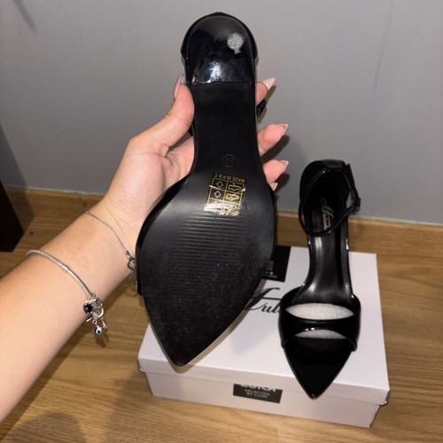Luigi pointed black sandals size 39